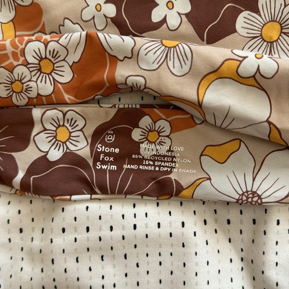 Stone Fox Swim Set - Picture 2 of 3